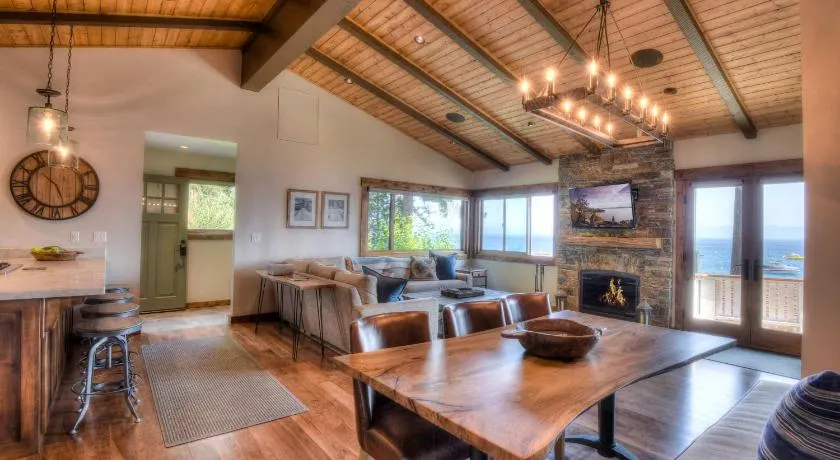 Waters Edge Jewel with Lake Views - HOA Access - Image 1