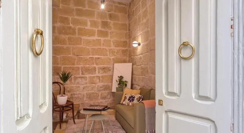 New 1 bedroom townhouse steps away from waterfront - Image 1