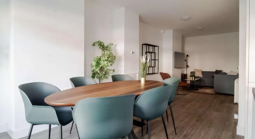 Modern 2BR Apartment near Rotterdam Central Station - Image 1