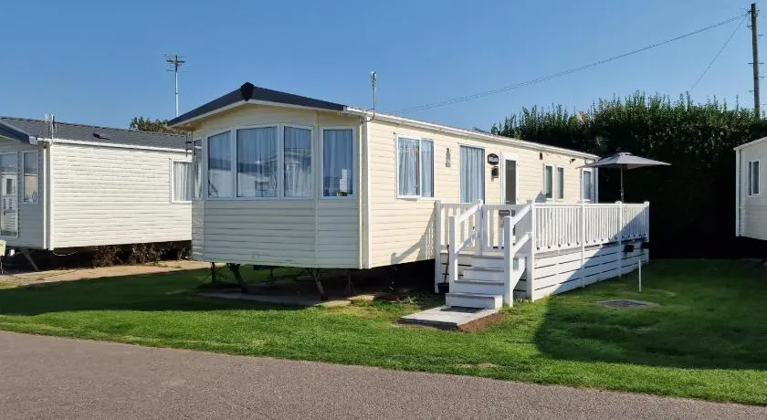 Ocean Breeze retreat, West Sands Holiday - Image 1
