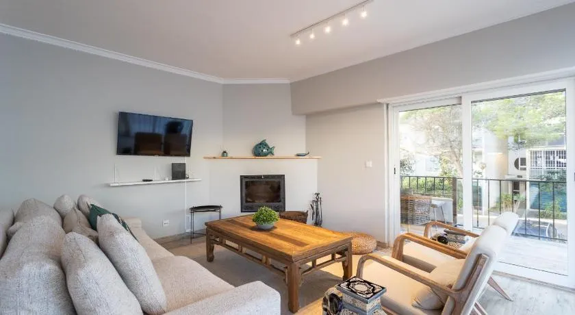 FLH Cascais Spacious Apartment with Balcony - Image 1