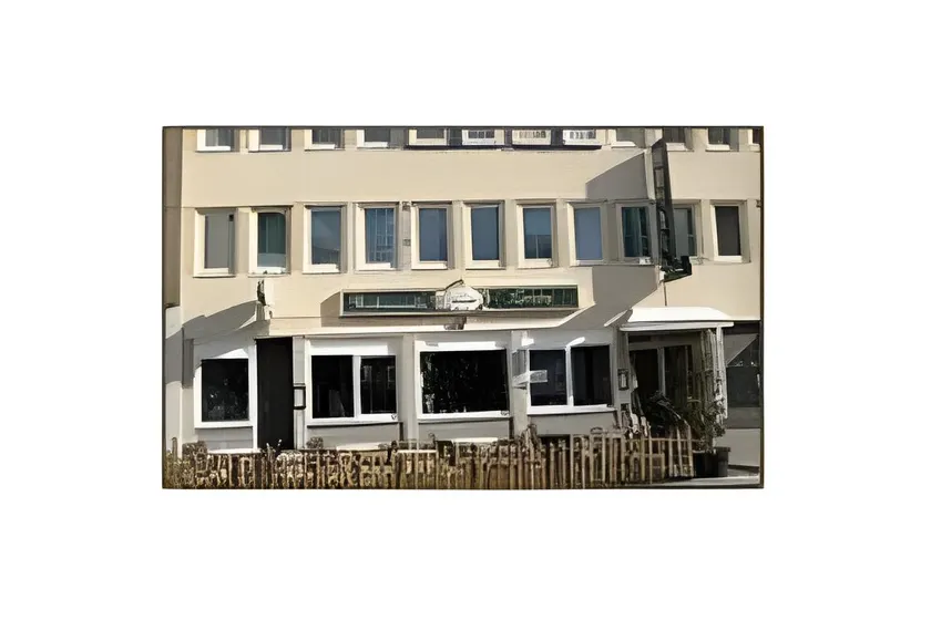 Hotel Charlton - Image 1