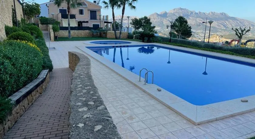 Cozy apartments with pool and sea views - Image 1