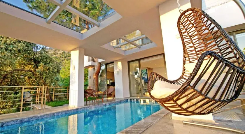 Villa With a Private Heated Pool, Jacuzzi, Overlooking Spectacular Views Of The Sea - Image 1