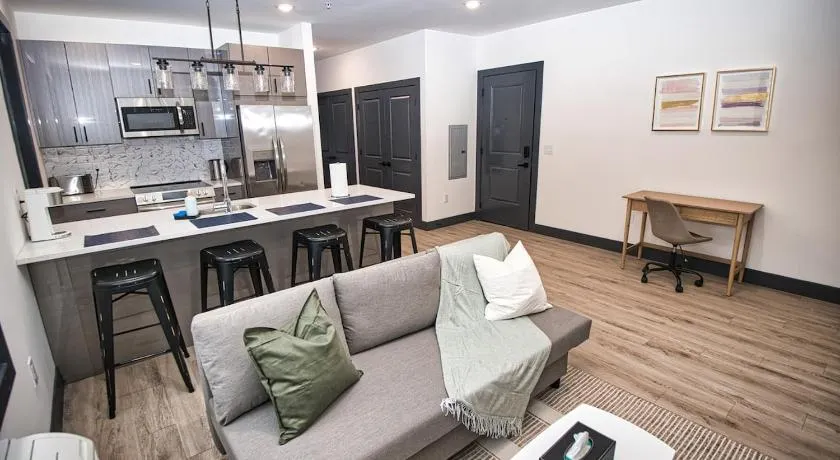 Luxurious and Spacious Apt with Parking 20 min to NYC - Image 1
