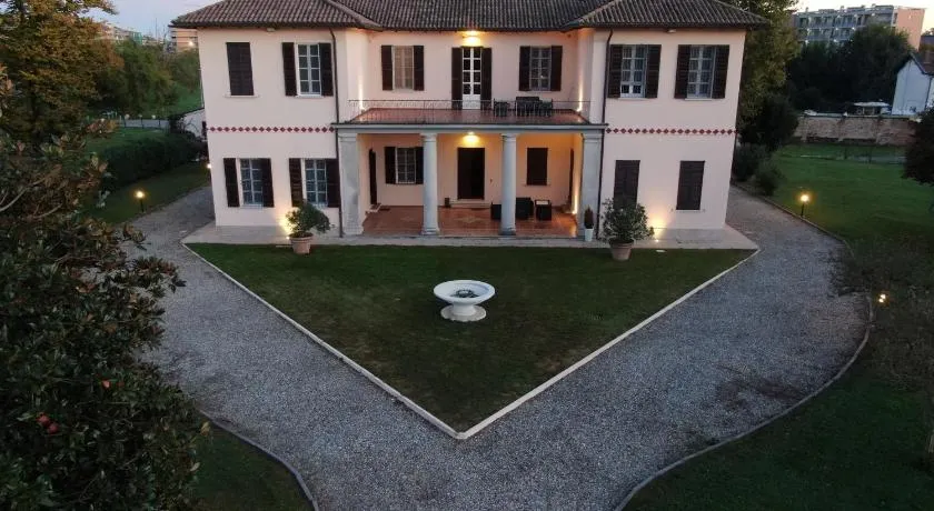 Suites Mansion - Image 1