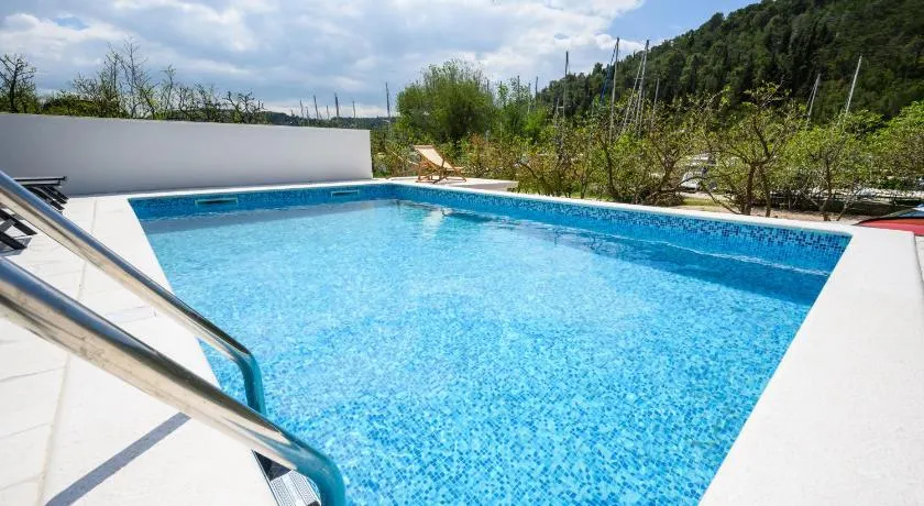 Mila and Jurija Formenti 2 apartments in heart of nautic marina, with heated swimming pool May till October, bikes, Sup, kajak, free parking in our garden - Image 1