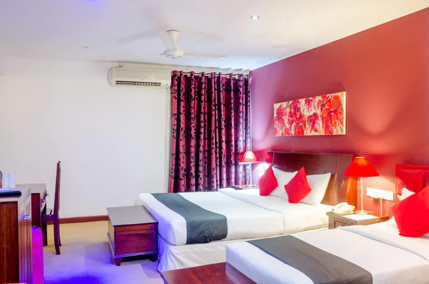 Opulent River Face Hotel - Image 1