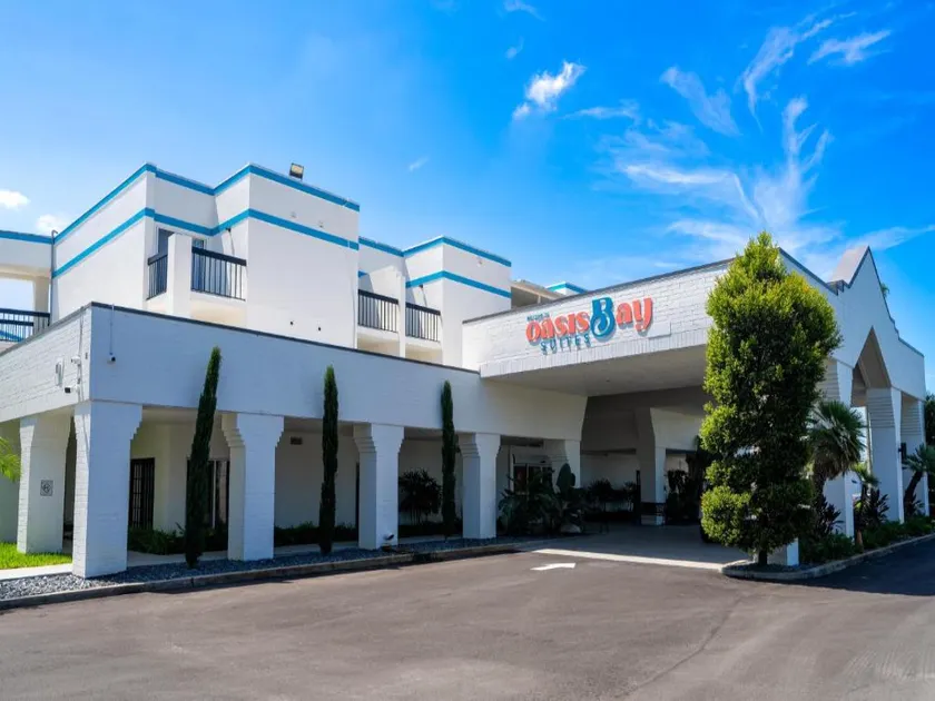 OASIS BAY SUITES, Tampa, Busch Gardens, USF - Image 1