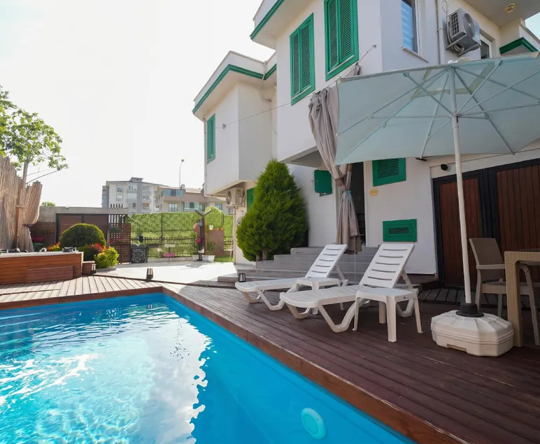 Yesil Panjurlu Villa Otel - Image 1