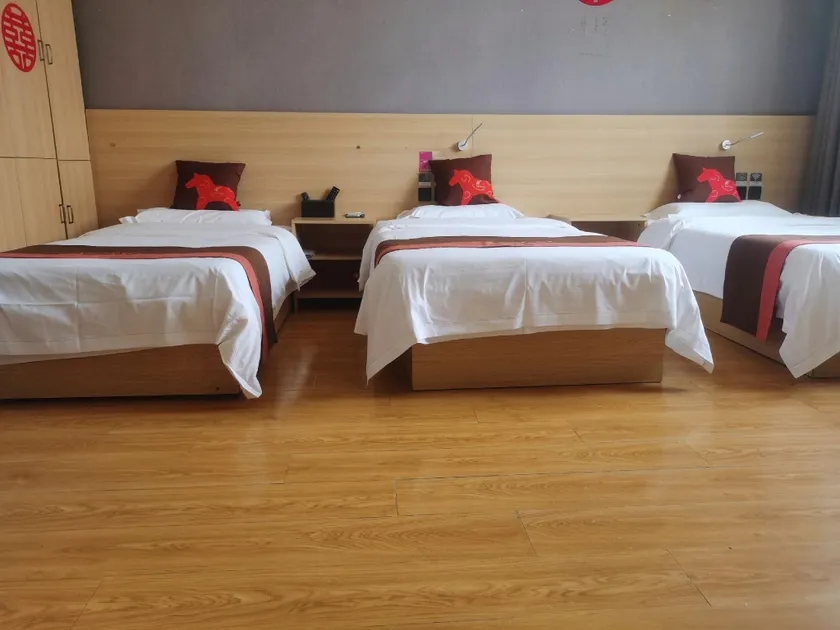 Shenzhou Baiyun Selected Hotel (City Hospital Branch) - Image 1