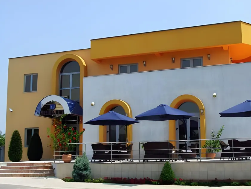 Hotel Hum - Image 1