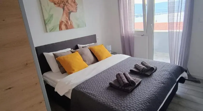 Residence Perleta luxury sea view apartment with jacuzzi - Image 1
