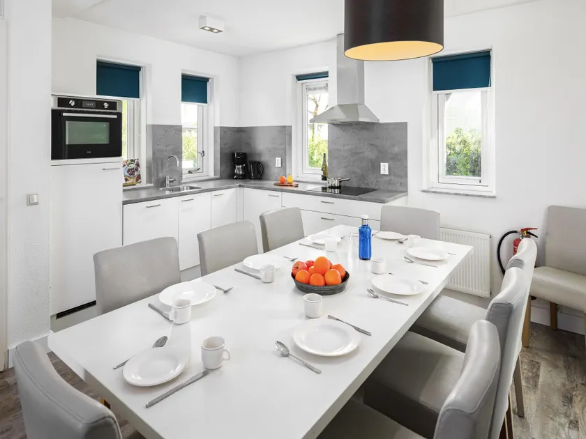 Villa in Hellevoetsluis near North Sea Beach - Image 1