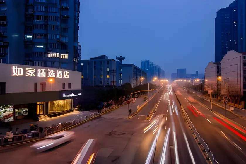 Home Inn Plus Shanghai Zhongshan Park Jiangsu Road Metro Station - Image 1