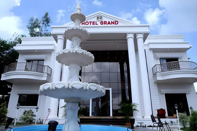 Hotel Grand Khuldabad - Image 1
