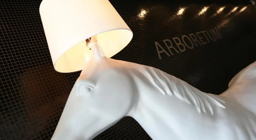 Arboretum Hotel - Image 1