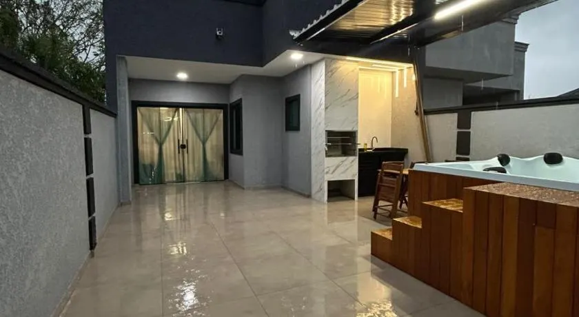 Beautiful Cozy Beach House Accommodation - Image 1