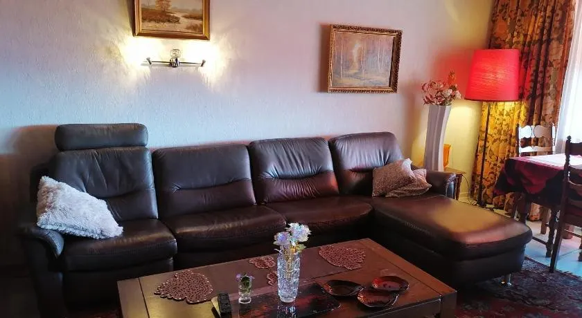 Ferienwohnung i53m2 gross n zwischen Olten und Aarau möbliert Internet Küche mit schöner Aussicht Parkplatz gratis - Image 1