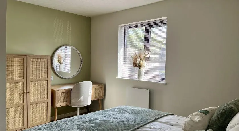 Little Olive - Beautiful 1 Bed House with Garden - Image 1