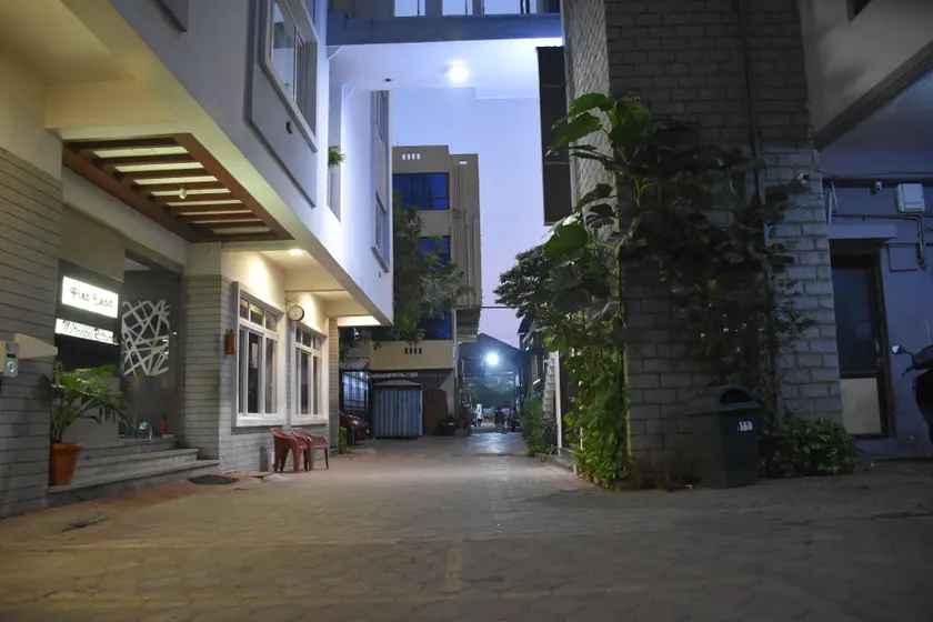 Hotel Golden Sand - Image 1