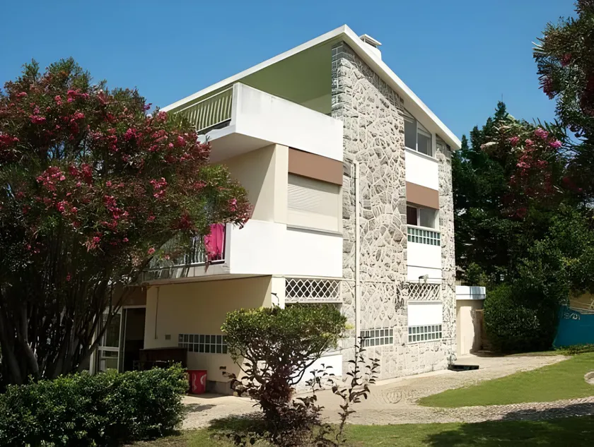 Carcavelos Surf Hostel - Image 1