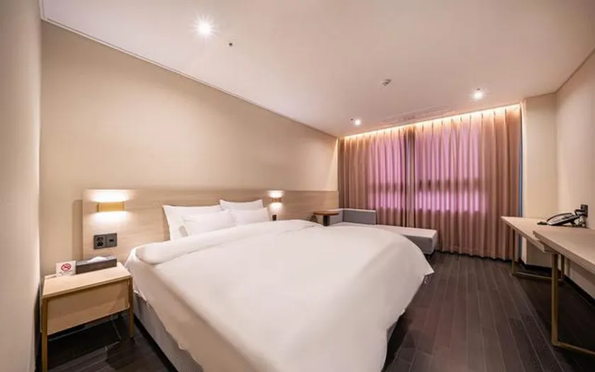 Hotel SUMMIT - Image 1