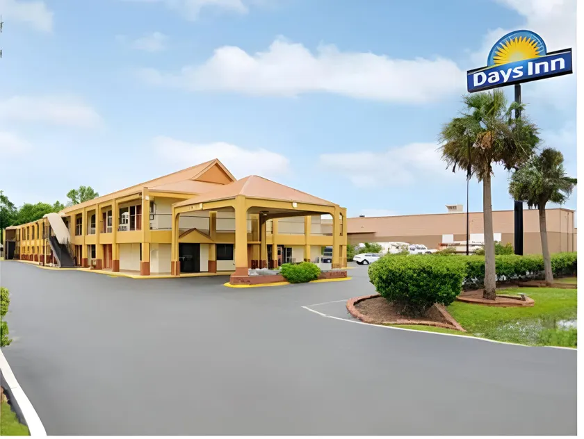 Days Inn by Wyndham Monroe, Louisiana - Image 1