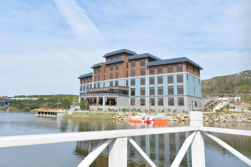 Yingzhigu Holiday Hotel - Image 1