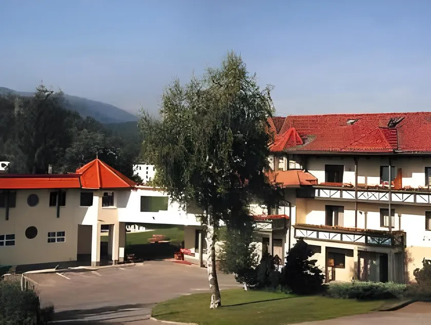 Erlebnis-Hotel-Appartements - Image 1