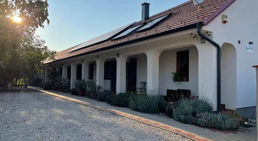 Diófa Apartmanház - Image 1