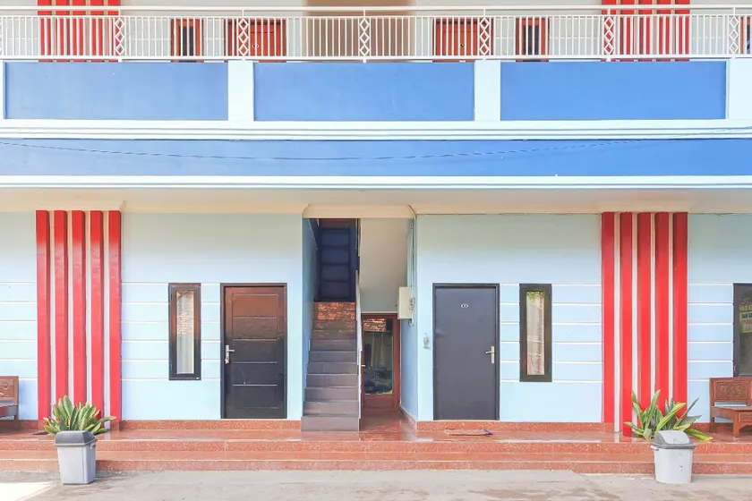 Joglo Guest House Syariah Mitra RedDoorz - Image 1