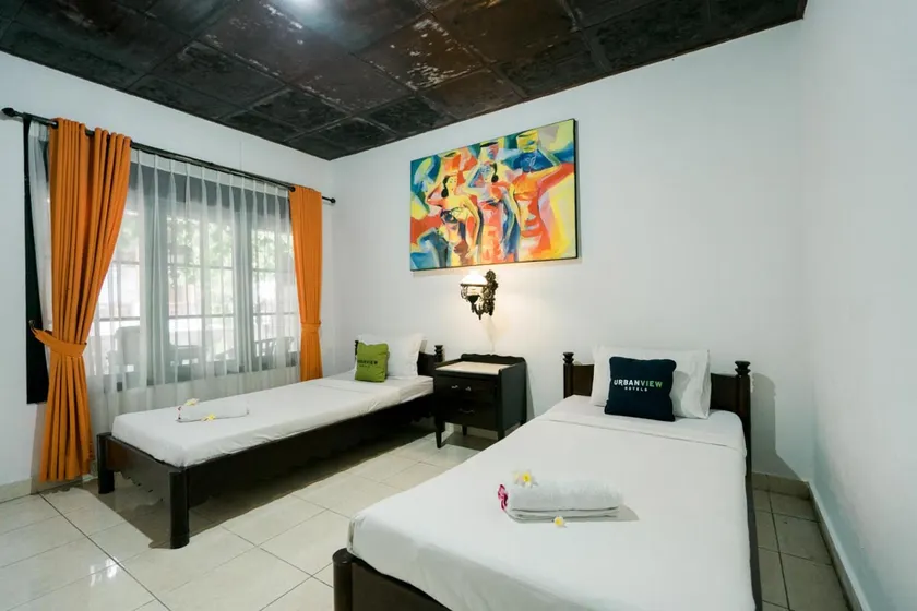 Urbanview Hotel Ananda Beach Sanur - Image 1