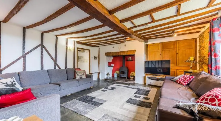 5 Bed in Marhamchurch oc-h34744 - Image 1