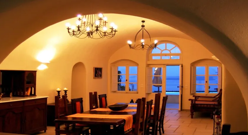 Santorini Dream Estate with Private Pool - Image 1