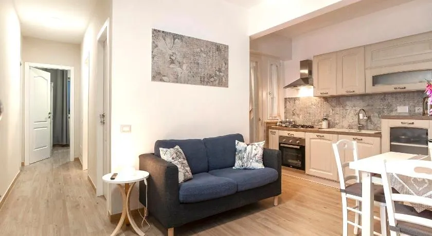 Elegant comfy three-rooms apartment in Eur with parking - Image 1