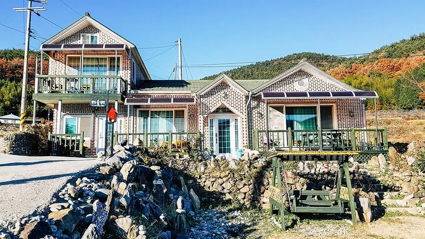 Namhae Bright Forest Pension - Image 1