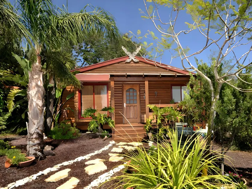 Shangri-Hila Lodge - Image 1