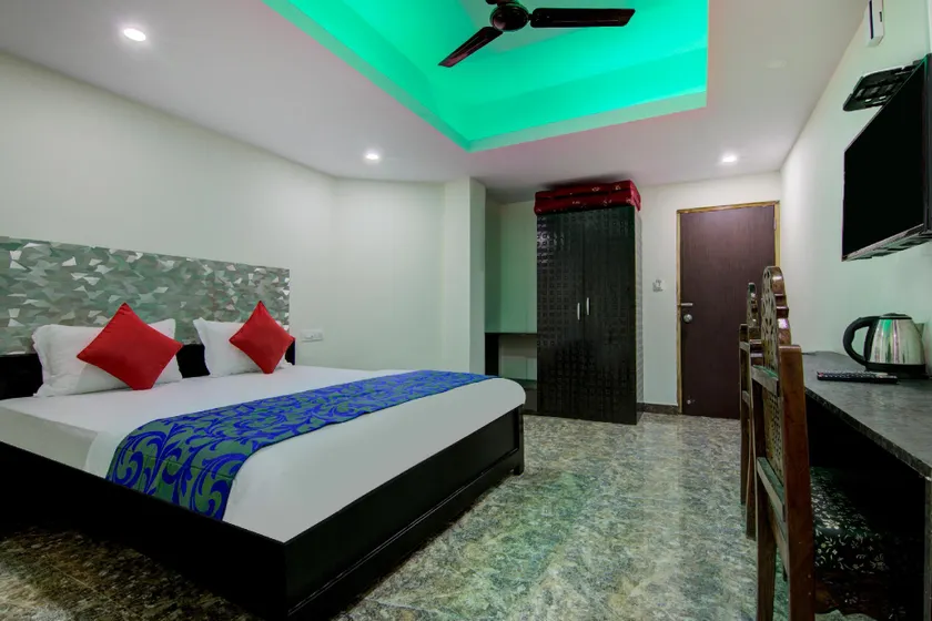 Hotel O P S Grand - Image 1
