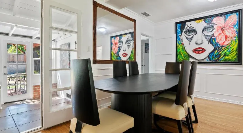 Modern 4bed 3bath home with piano near Universal Studio & Hollywood for 10 - Image 1