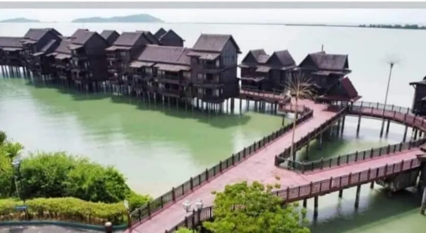 Villa Dalam laut 530 - Image 1