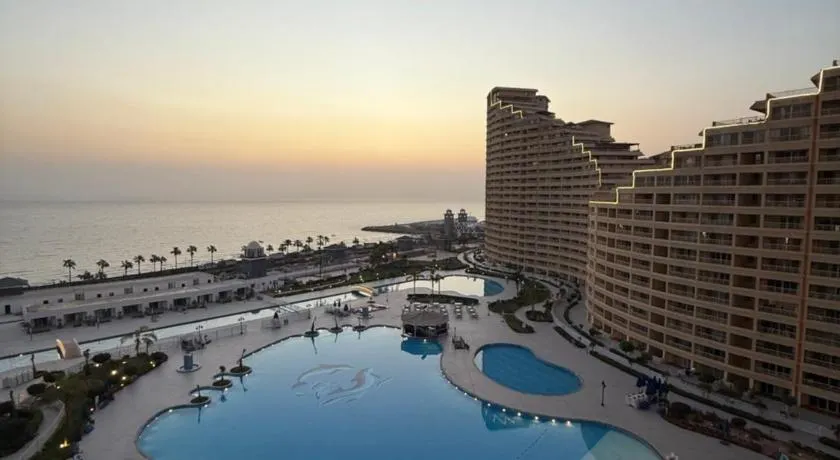 Porto Sokhna Pool View - Image 1