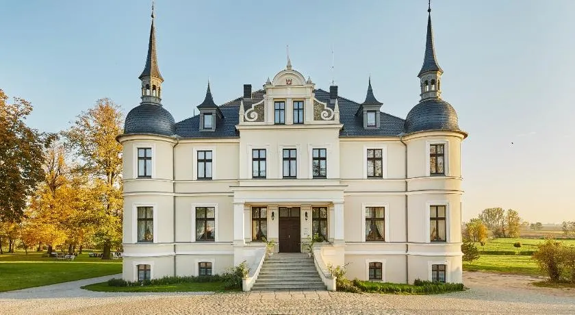 Pałac w Orli - pokoje, restauracja - Image 1