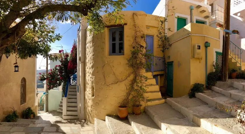 Traditional Medieval Stone house in "Ano Syros" - Image 1