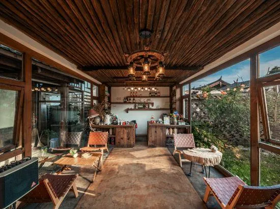Moshang Qichi | Sunlit Golden Peaks·Snow Mountain Moonlit Zen Garden Resort (Baisha Ancient Town) - Image 1