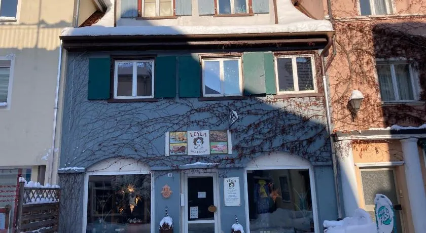 Zentrale große Wohnung mit 2 Schlafzimmern für maximal 3 Erwachsene und 2 Kinder - Image 1