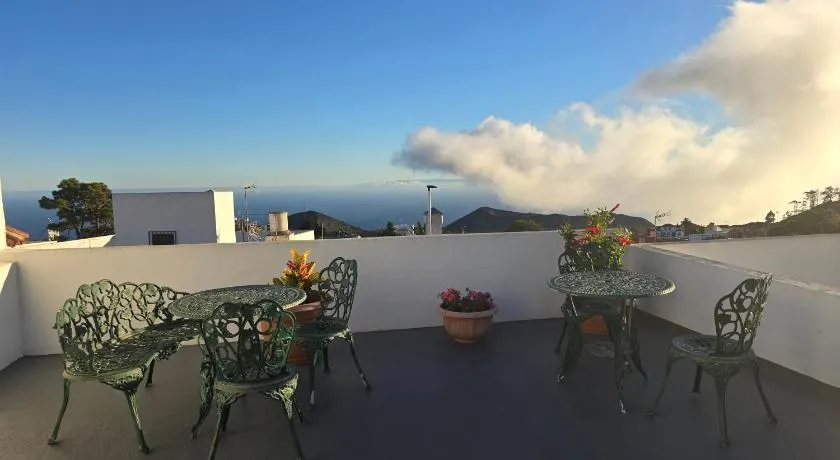 Apartamentos Los Volcanes - Image 1