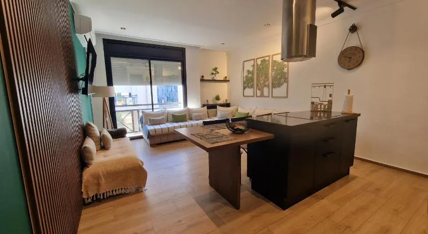 Captivating 2-Bed Apartment in Tunis - Image 1