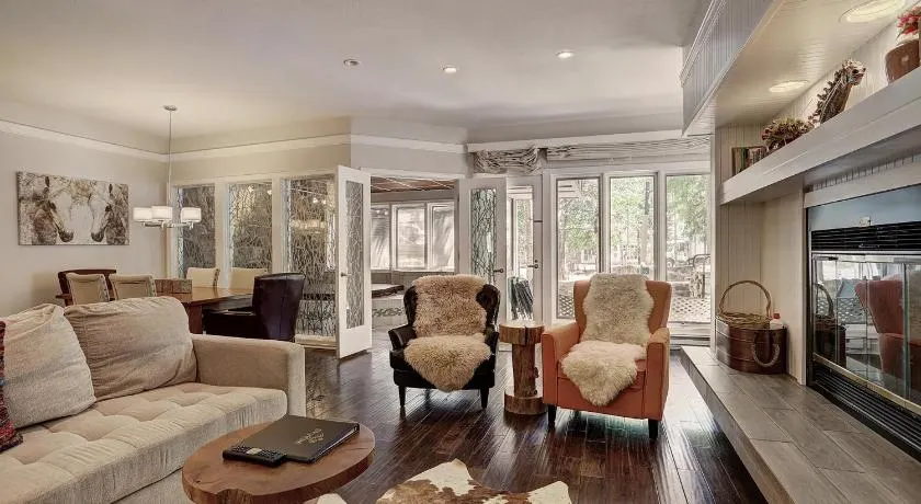 2721 Chateaux DMont Condo - Image 1