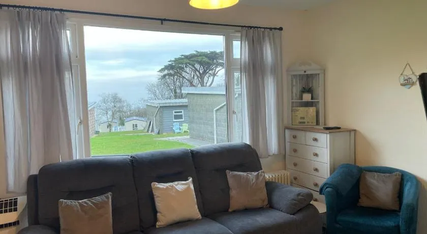 Entire Cozy Chalet in Bideford Bay Holiday Park - Image 1